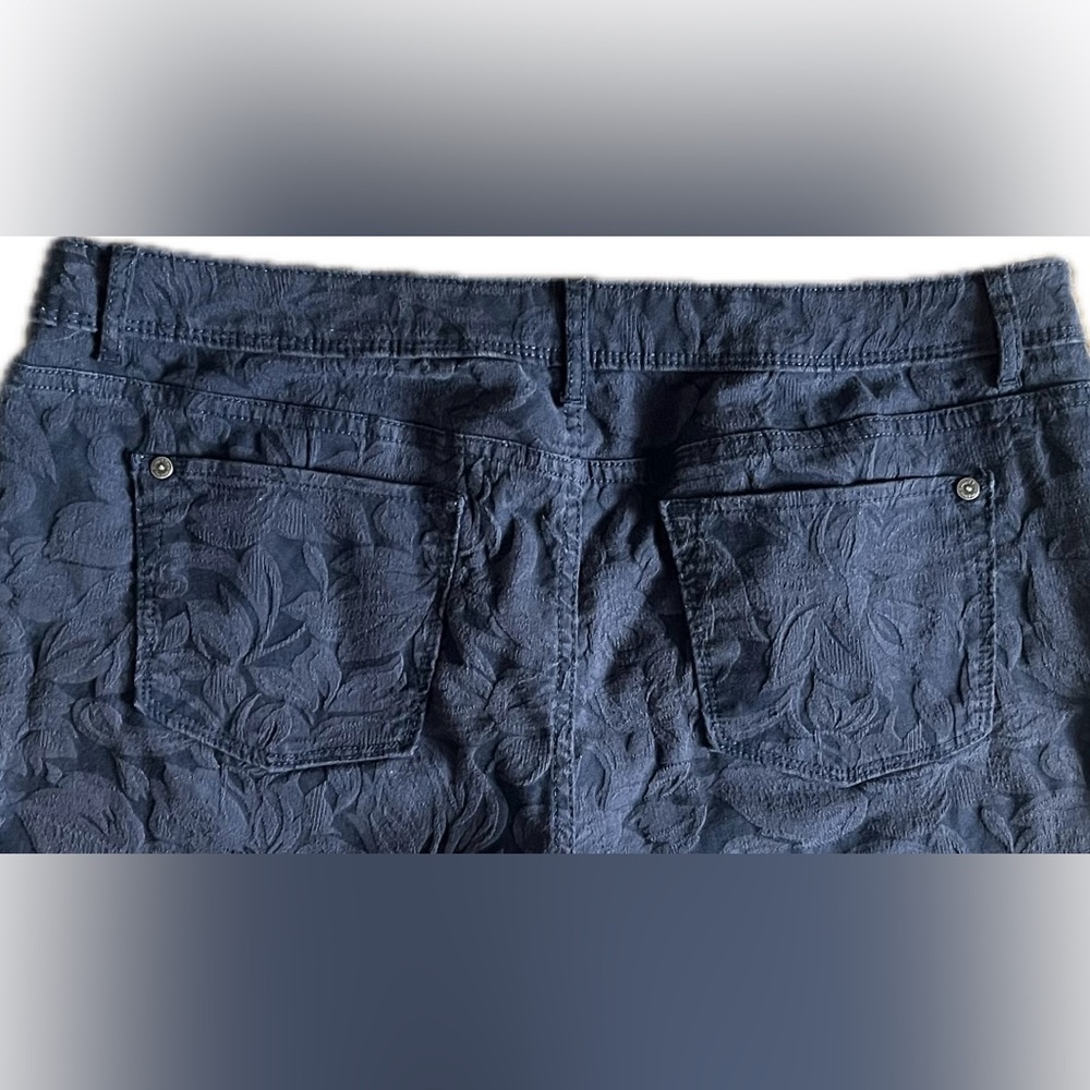 Simply Vera Vera Wang Blue Floral Women's Shorts - Picture 7 of 7